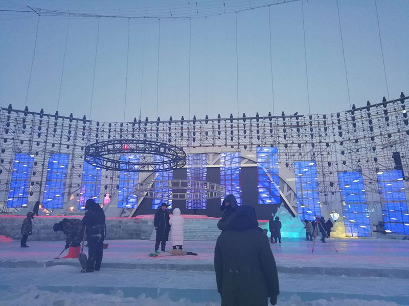 2019年黑龍江春節(jié)聯(lián)歡晚會(huì)舞臺(tái)搭建現(xiàn)場(chǎng)01.jpg
